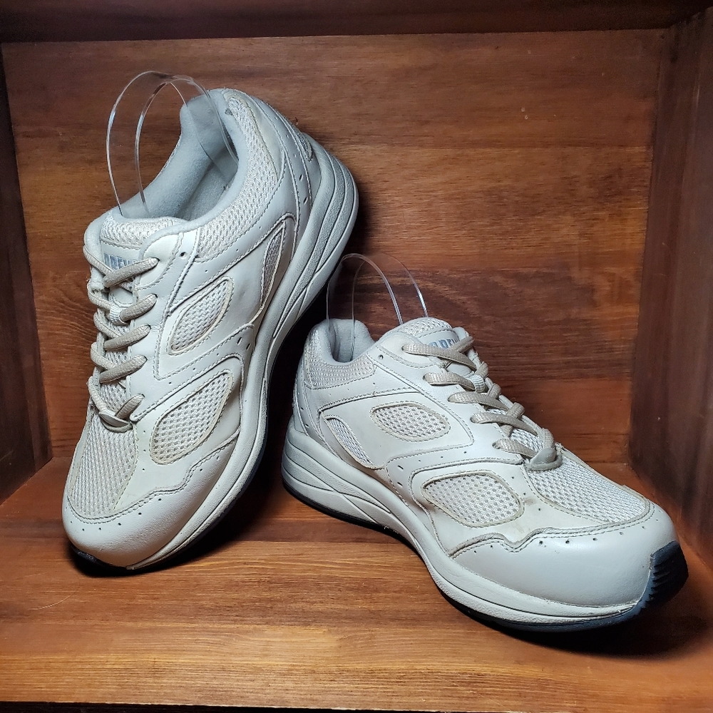 Drew Flare low.  Sz.9.    (WOMEN'S)